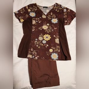 Cherokee Brown floral Scrub top Large and Matching Brown UA Scrub Pants Small